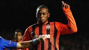 VIDEO: Cầu thủ Donetsk bất tỉnh sau pha phạm lỗi của hậu vệ đối phương